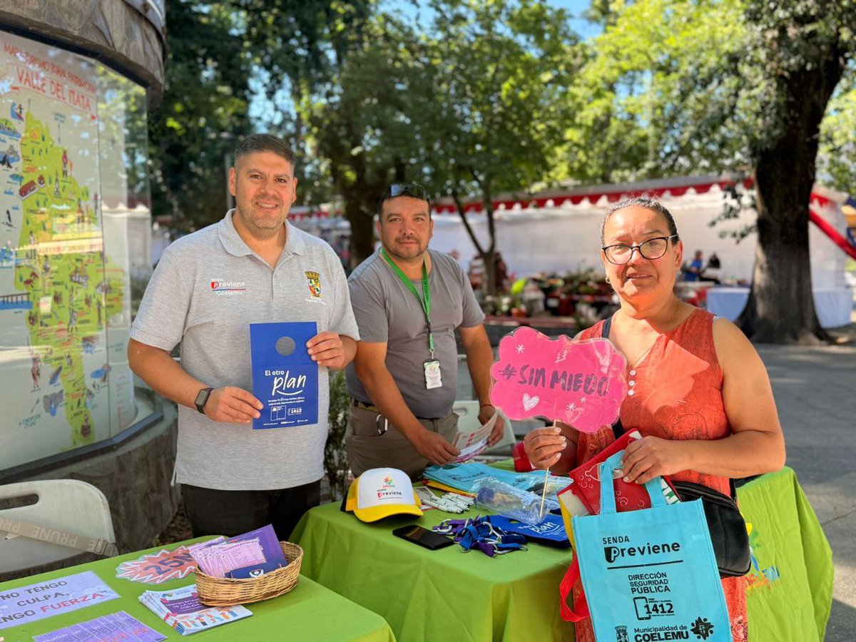 sendacoelemu's tweet photo. Compartimos con ustedes una nueva intervención junto a la Mutual de Seguridad, el Centro Integral de la Mujer y Seguridad Pública, en el marco de la campaña de Fiestas de Fin de Año, promoviendo el no consumo de drogas y alcohol 🚫🍺🚫

#JuntosMejor
#ElOtroPlan https://t.co/Yx0Lav6D9l