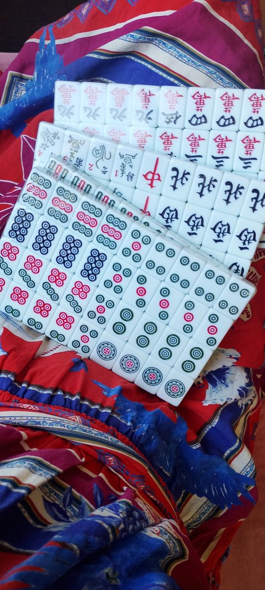 jubspspsps's tweet photo. oi gente temos um set de mahjong agora então todos voces tem que aprender a jogar também pra fazermos noites do mahjong lá em casa bjs https://t.co/KTEymfW9uX