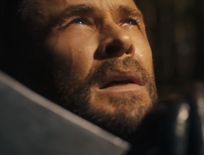 cosmic_marvel's tweet image. The Russo Brothers tease Chris Hemsworth’s return as Thor in ‘AVENGERS: DOOMSDAY’:

“When even a god has to pray for strength… #FearDoom”