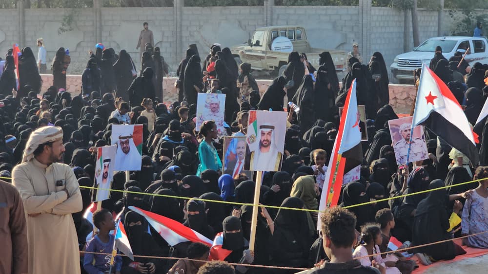 aicadenen's tweet image. #happeningNow 
#AlMahrah witnesses Massive Crowds in Support of Southern Government Forces and Declaration of South Arabia state 
#المهره_تجدد_العهد_للجنوب
#دوله_الجنوب_العربي
#العدوان_السعودي_على_الجنوب
#العليمي_مجرم_حرب
#الامارات_الحليف_الصادق
