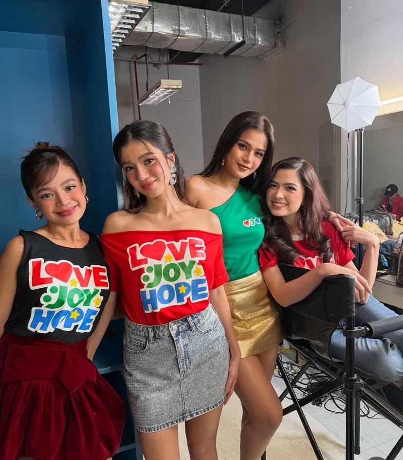 biadvr's tweet photo. pretty girlies 🌸 https://t.co/GE5CHnC4HH