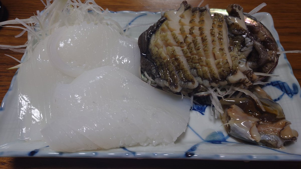 帰省して。いつぶりだろうってくらい久しぶりにちゃんとご飯食べた。新鮮な海鮮も。あったかいお味噌汁も。しみる。