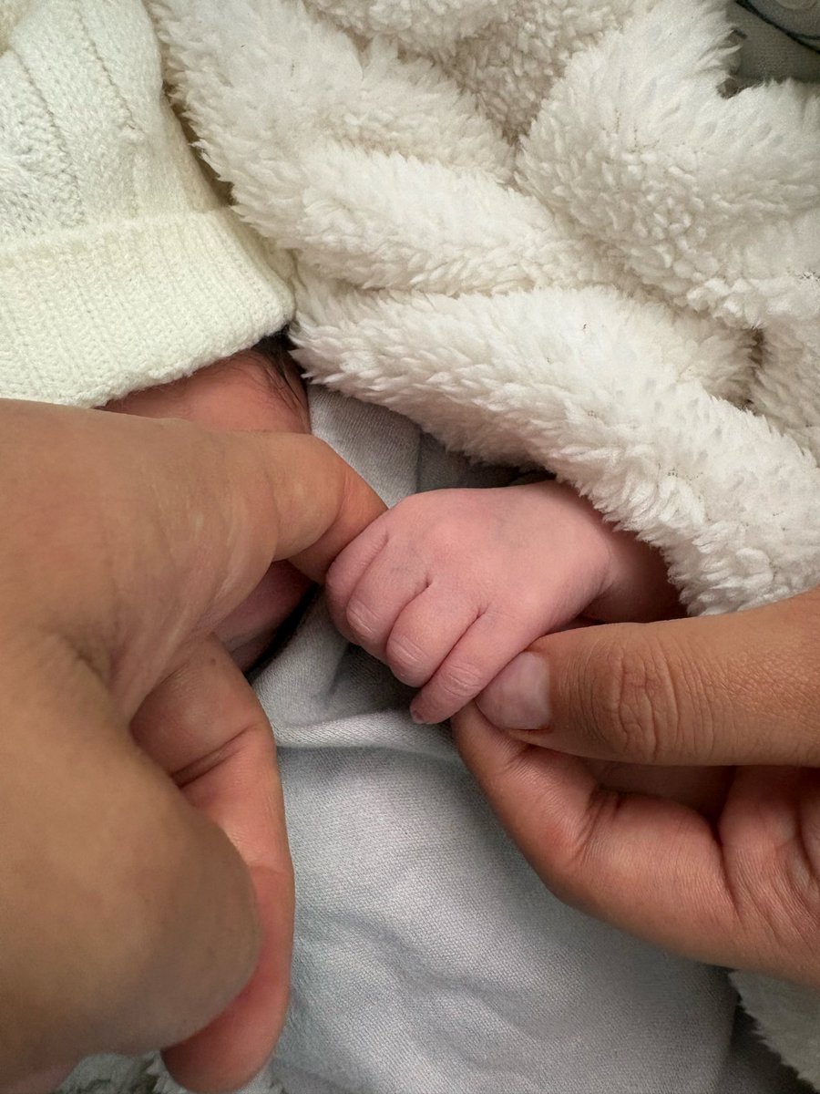 Nació lo más hermoso de este mundo, de mi mundo y de nuestro mundo, <a href="/Maferjamaica1/">Jamaica💐</a> ;  una guerrera absoluta, como toda mamá que se atreve y decide traer al mundo a una personita. Valiente, fuerte, guerrera. Eres la mejor mujer y mami antes, durante y después. Te amamos❤️