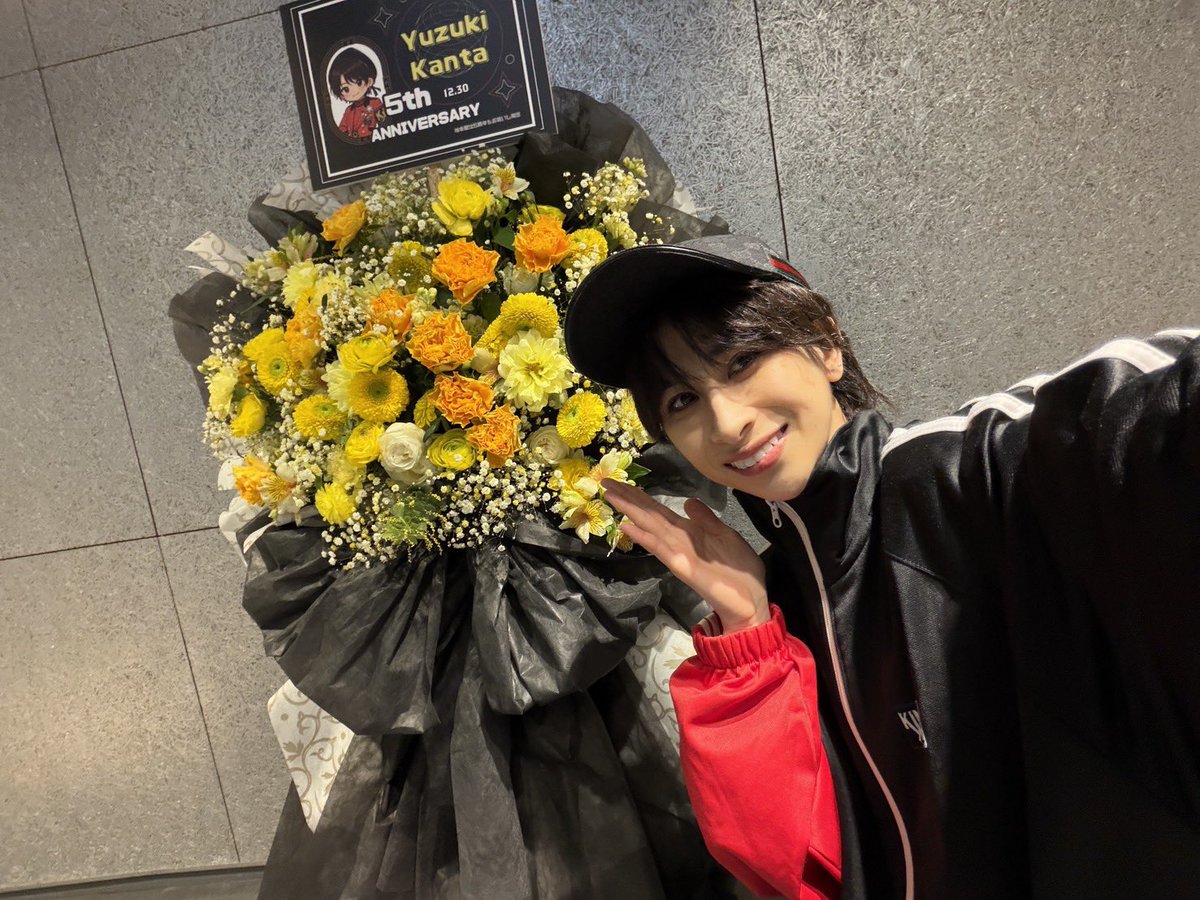 5周年お祝いしていただき本当にありがとうございます😭長かったか短かったかといえばもちろん色々な事があったけれどあっという間に5年経ったという感じです。まだ風男塾として未熟者な俺ですが6年目も全身全霊頑張ります！本当にありがとう✨😭
#柚希関汰加入5周年
 #6年目も関汰と一緒に夢見たい