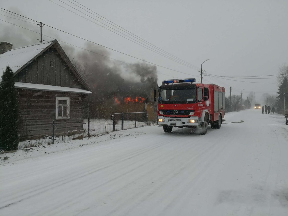 🔥30 grudnia 2025 roku doszło do pożaru budynku mieszkalnego w m. Olchówka. W zdarzeniu brały udział 
🚒🚒🚒 JRG Hajnówka 
🚒OSP Olchówka
🚒OSP Siemianówka
🚒OSP Narewka
🚒 OSP Lewkowo Stare
🚓@PolicjaH
🚑🚑 ZRM
⚡️Pogotowie energetyczne.