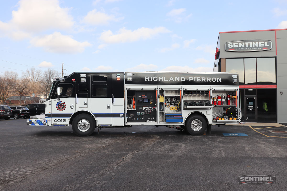 Sentinel_EmgSol's tweet image. NEW DELIVERY! The Highland-Pierron FD in Highland, IL has recently taken delivery of this @rosenbauerus Crossfire Pumper! THANK YOU Chief Decker, the Firefighters of the Highland-Pierron FD, and the Board of Directors for choosing Sentinel and Rosenbauer! sentineles.com/highlandpierro…