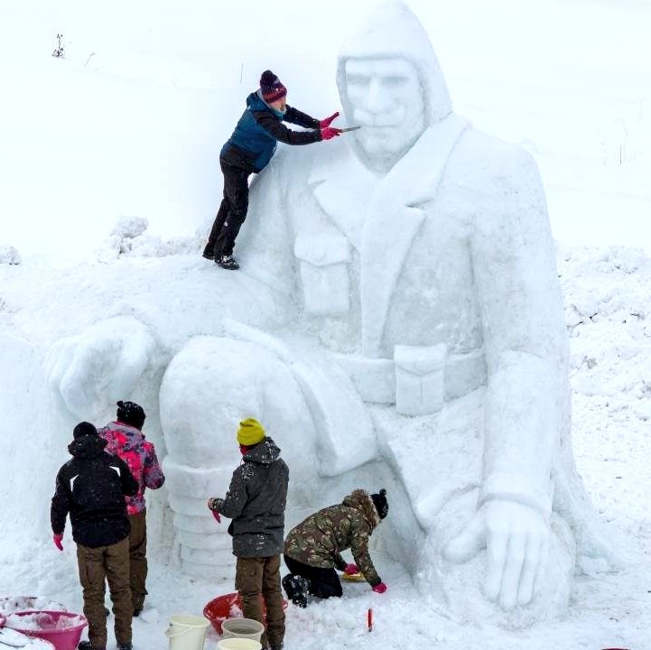 Kars’ta Sarıkamış şehitleri anısına kardan heykel yapıldı. Harika olmuş... 👇🏻👏🏻