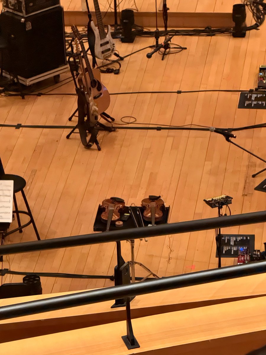 오늘 시리즈엘 좋았던 점 ; 어머님 오셨다고 어머님이 사주신 바이올린으로 개화 솔로 전에 후다닥 바꿔서 연주한 예차니 진짜 이 마음을 표현할 방법이 없음