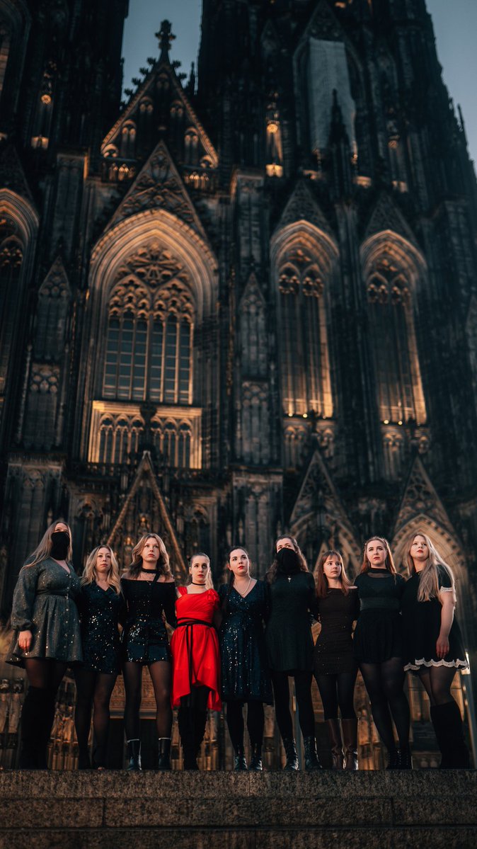 Lukreta_'s tweet image. Zwei Gruppenvergewaltigungen am Tag, fast 128k Sexualdelikte im Jahr 2024 -
🎆 Zehn Jahre nach der Kölner #Silvesternacht ist für uns klar: Grenzschutz ist Frauenschutz!

Wir wollen uns ohne Angst durch unsere Straßen bewegen. Wir wollen die Nacht zurück.

#reclaimthenight