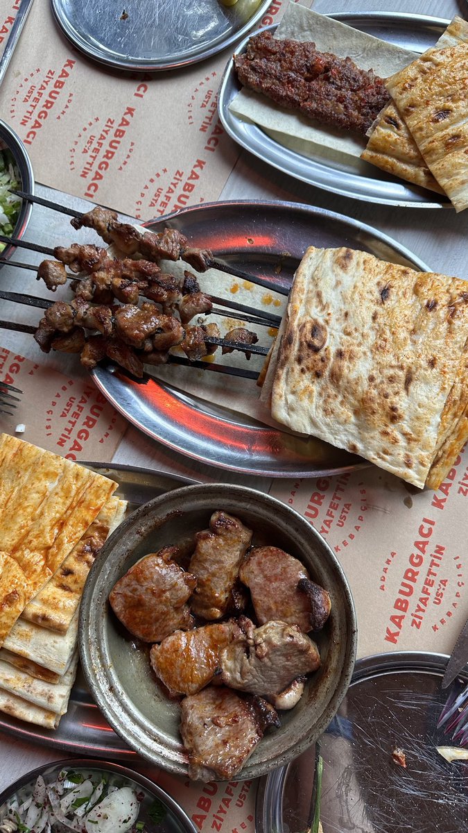 altugbaser's tweet photo. Adana kebap nerede yenir?
Bir kahve kavurucusunun Istanbul ve Adana cevresindeki favori kebap listesi:

7. Kaburgaci Ziyafettin Usta (Buyukcekmece):
Istanbul'da guzel kebap yenecek noktalardan bir tanesi, Adana'daki kazancilar carsisi etrafindaki salas kebapcilara oldukca yakin. https://t.co/zxmIZViDES