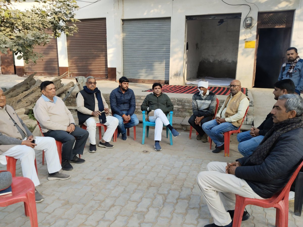 Samajwadi_mpi's tweet photo. आज ब्लॉक करहल के ग्राम सिंहपुर, मदरावली, असरोई, ममसीरपुर, अंडनी, डुड़गांव, नगला आनंद, नगला मसू, नगला रते, नगरिया, नगला अनूप, नादमई, नगला अलाई, नगला खुशाल में शोक संतप्त परिवारीजनों यहाँ पहुंचकर शोक संवेदना व्यक्त करते लोकप्रिय जनप्रिय विधायक मा. श्री तेजप्रताप सिंह यादव जी ! https://t.co/TavUsY4R3I