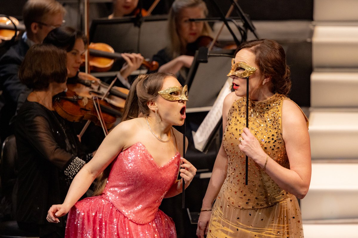 🔴 Gadumijas koncerts Operā, ko šovakar no pulksten 19 tiešraidē no Latvijas Nacionālās operas piedāvās "Klasika", dzirkstīs kā šampanietis! Svinības var sākties!
ej.uz/gadumija_opera
📸 Jānis Ķeris