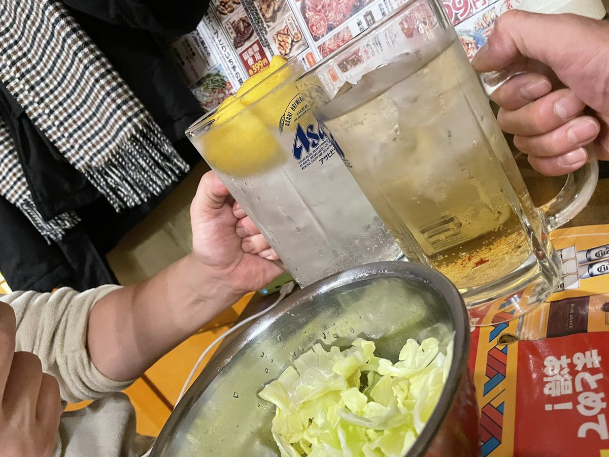 WGOPxM32tYBOSLV's tweet photo. 同期に #Unwave のファンになった者どおしで忘年会🍻
池袋で3軒ハシゴツアーしました
10万の1/10も使わずにその日に帰って来れましたー(笑😅
#ぎょっと https://t.co/ViA2undvpq