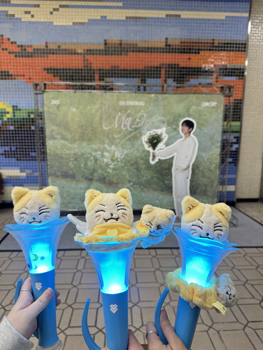 hye1_513's tweet photo. 2025.12.20&amp;12.27 My Page❤︎໒꒱ 𓈒𓏸✧
서울 첫콘과 부산콘에서 드레스 코드 야무지게 맞춰입구 포토존에서 은광이랑 함께😸✌️

#비투비 #BTOB #My_Page #서은광 #SEOEUNKWANG #은광이의페이지 https://t.co/Y2jGX8ZEGm