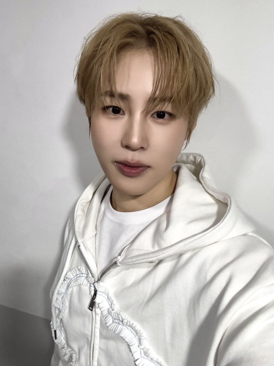 BPM_HSW's tweet image. [#하성운] 📸

2025 HA SUNG WOON FANMEETING
[Tell The World] DAY1 완료 🌵

손잡고 떠나자 하늘이 데려다준 곳☀️
성운이의 날개를 달아준 건 하늘이니까
오늘도 성운이의 행복이 되어주셔서 감사해요🪽

#HASUNGWOON
#Tell_The_World
