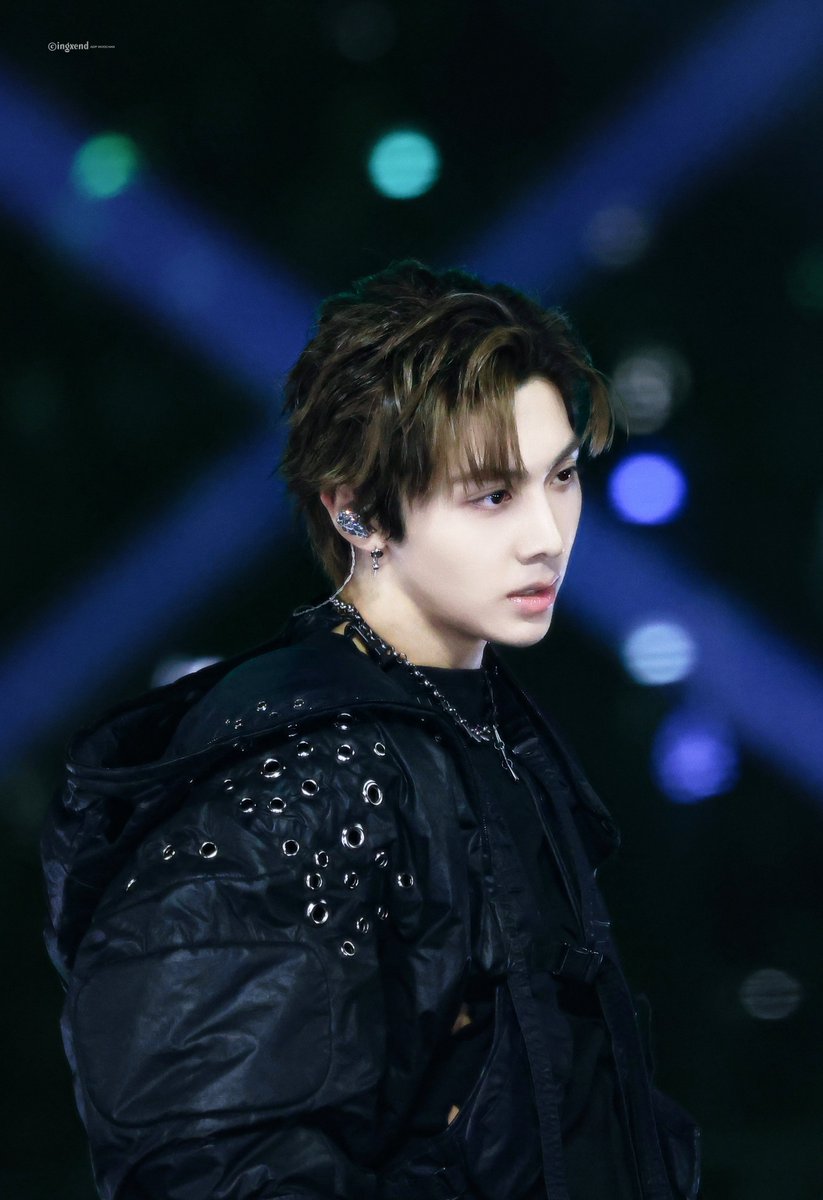 ezkeno's tweet image. ㅤ

Lagi-lagi, kenyataan menampar. Kali ini dari Raya, dengan tegas dan tak terbantahkan, (It’s over just let me go) Hampir seperti sebuah erangan, ia melontarkan baris terakhir, sebuah permohonan yang paling mendasar dan tulus. “Don’t leave me in the cold,  no no no no no”

ㅤ