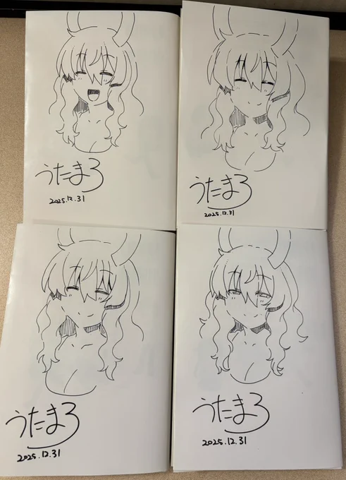 サイン本4冊とクリアファイルとアクスタ2種にもサイン書いて用意しました!購入者の方にプレゼントしますぞ〜 