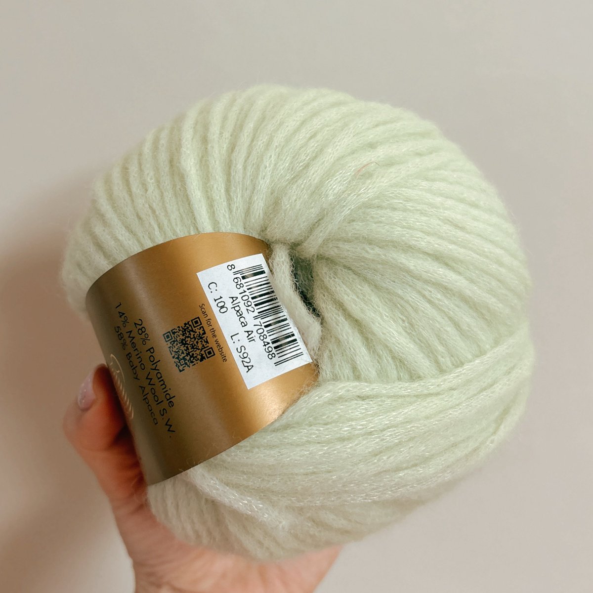 가잘 알파카 에어 풋콩색 왔다
부드러운데 튜브 같아서 퐁실하네?! 🥹 이걸로 뜨면 더 퐁실퐁실 귀여울거같아…