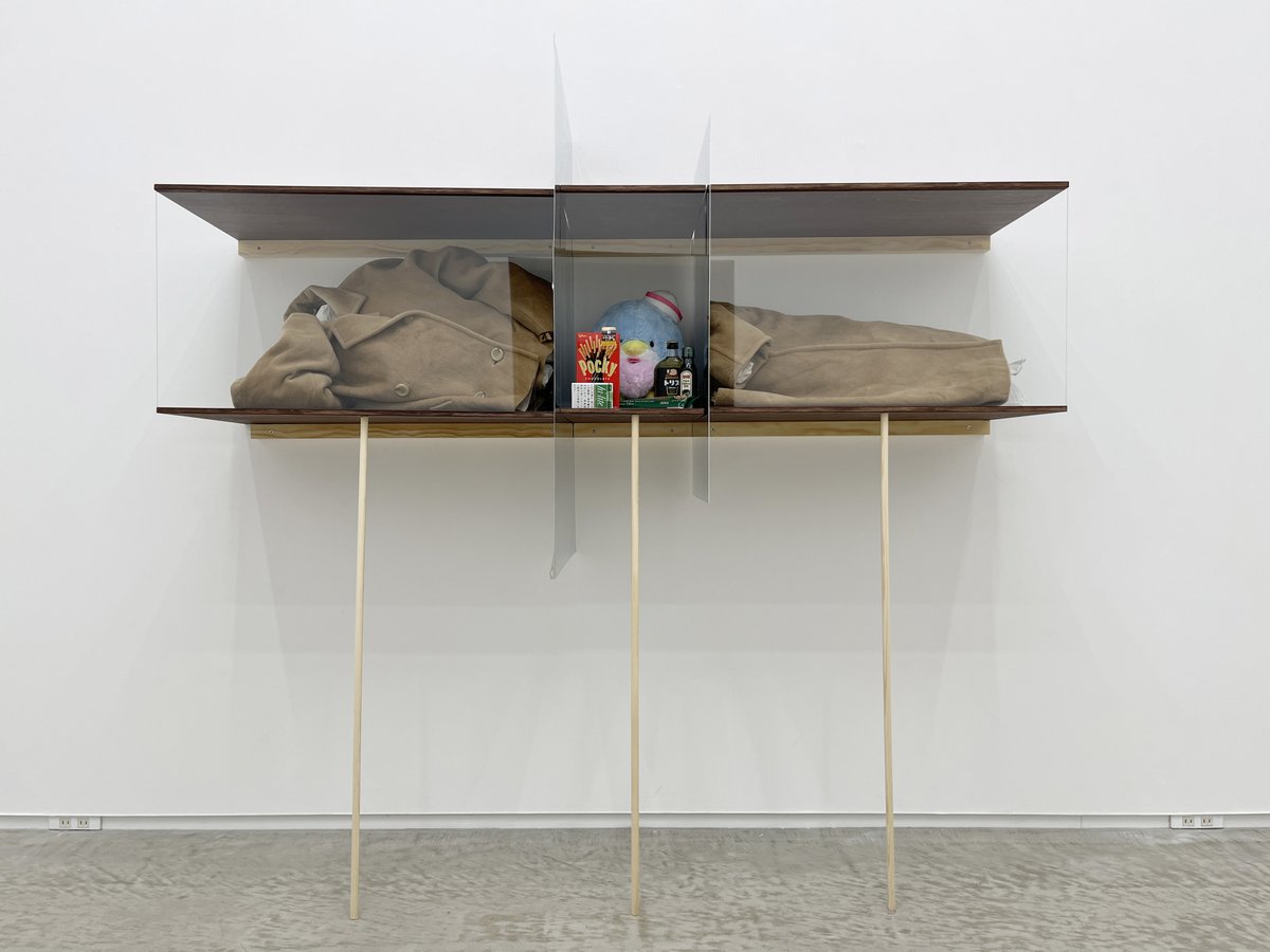 hamuzou's tweet image. フン・ティエン・ファン「Full of debt」を大塚のMISAKO &amp;amp; ROSENで見た。ファウンドオブジェクトを素朴な手法で組み合わせたユーモラスな彫刻作品群によるインスタレーション。エッセンを拠点に活動するベトナム系ドイツ人アーティスト。待望の日本初個展。11/16で終了。