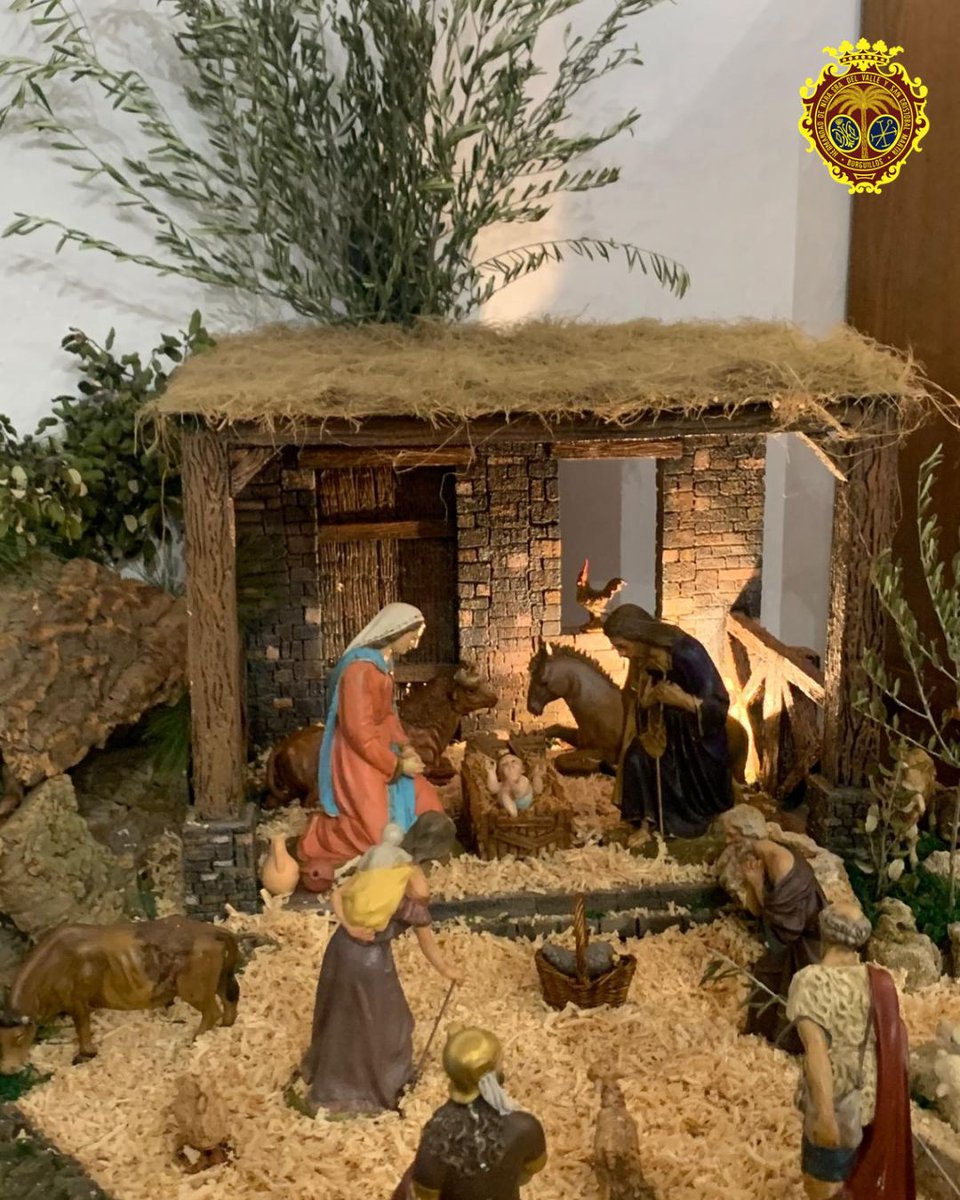 HdadSCristobal's tweet photo. En la tarde del 24 de diciembre, la Hermana Mayor, acompañada por los miembros de la Junta de Gobierno y los auxiliares, asistieron a la celebración de la tradicional Misa del Gallo.

Tras la Eucaristía, todos ellos colocaron el Niño Jesús en el belén de la Hermandad. https://t.co/Muy2irYauB