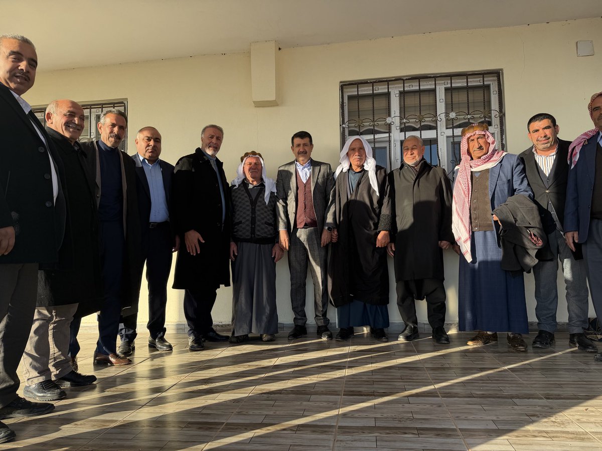 MehmetEkinci63's tweet image. Geçtiğimiz günlerde Beni Amr ve Haraşce aşiretleri arasında yaşanan anlaşmazlık, kıymetli dostlarımızın gayreti ve bölgemizin ariflerinden Vahit Tekyıldız’ın hanesinde sulh ile nihayete erdirilmiştir.

Birlik, dirlik ve kardeşliğe vesile olan bu hayırlı sürece katkı sunan…