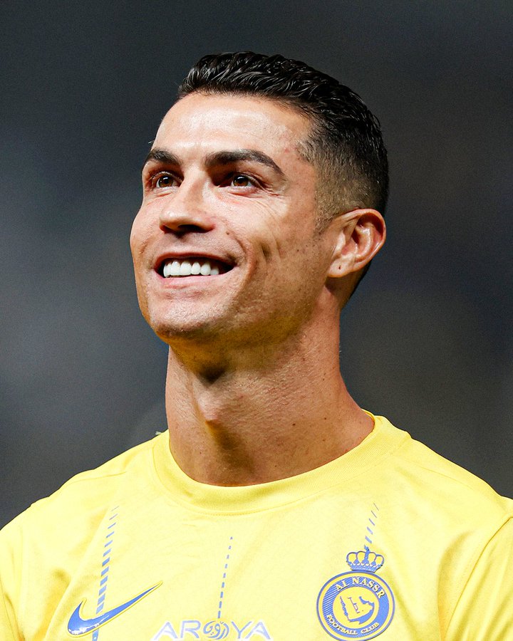 UTD_front's tweet image. Reporter: Christiano , who's your role model.
CR7: I won't declare his name but he's there.