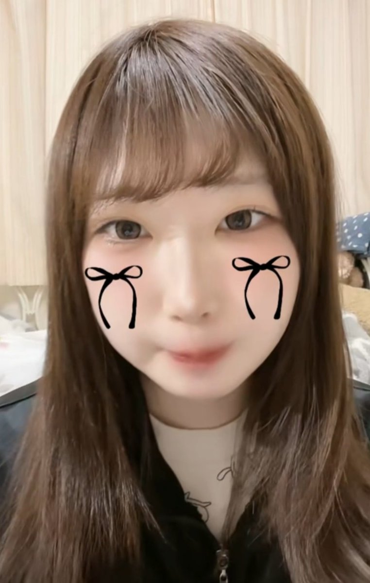 MoonstarCrest's tweet photo. ２０２５の推し納め～
久々の配信嬉し嬉し☺️
推す気持ちは一切衰えてないことを確認しました😉
早く課金できますように🙏🤑
良いお年をー
#沖野杏菜　
#あんなちゃんと https://t.co/im539FAEkW