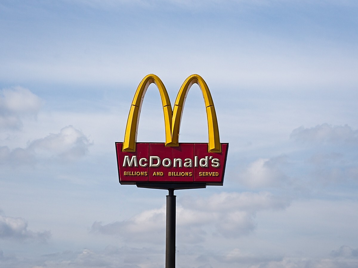 AdpCall's tweet image. That would be billions and billions served...
.
.
.
.
.
.
#mcDonalds #billionsandbillions #Springfield #springfieldIL #signs #mcdonald