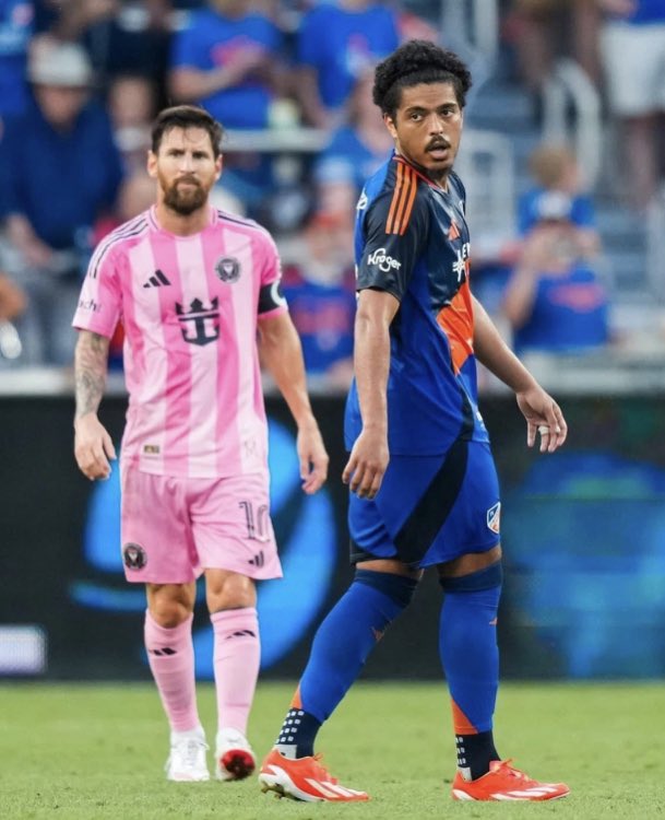 إيفاندر (لاعب نادي سينسيناتي ):

"الجميع يحتاج إلى صديق مثل ميسي.. 

لم يكن ليسمح لهم (ألبا وبوسكيتس) بإنهاء الموسم والمسيرة الكروية دون ألقاب. 
في نصف النهائي على أرضنا، بدأنا بالسيطرة على المباراة، لكن هذا اللاعب الصغير استلم الكرة 3-4 مرات وصنع الفارق بهدف وثلاث تمريرات حاسمة.