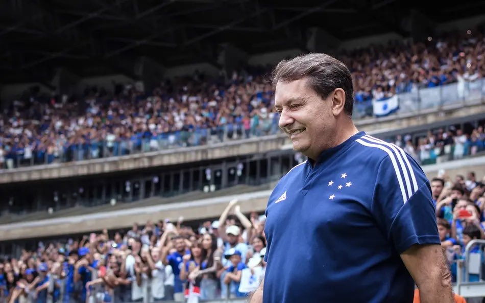 O Cruzeiro pode não ser o maior nem o mais competitivo, mas hoje, tem a maior PICA do Brasil

Tem que ter uma caceta colossal pra recusar 30 milhões de euros na lata assim, ainda mais envolvendo outro bom jogador na troca

Pedrinho mostrou ser CACETUDO. Botou o Flamengo pra mamar