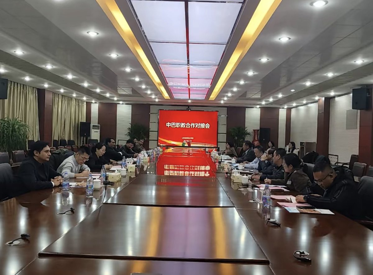 Gwadar_Pro's tweet image. On Dec 28, the Specialized Promotion Event &amp;amp; 2nd Trade Conference in Kashgar saw delegates from countries like Pakistan. 8 cooperation agreements were made, totaling over 19.6M yuan. #KashgarTrade #GlobalPartnerships