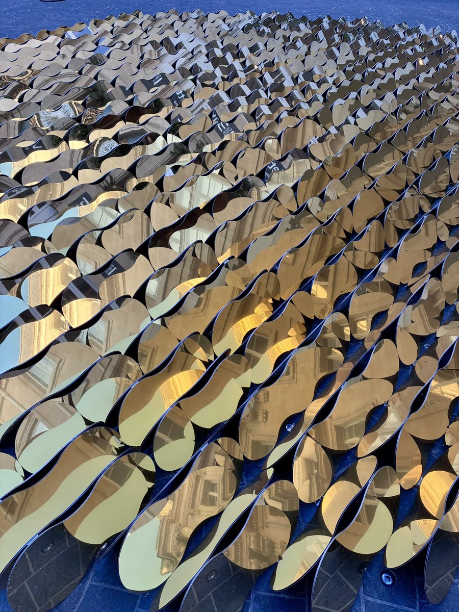 CQLouvreOpera's tweet image. De la vigne à la mer, du ciel aux vagues étoilées, Reflect investit la cour d’honneur de l’Hôtel de la Marine pour une fin d’année aux couleurs du Conseil de quartier Louvre-Opéra #ParisCentre