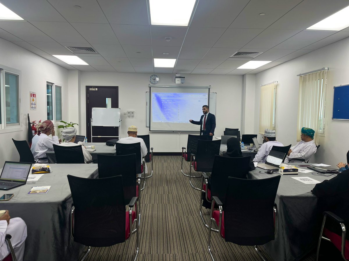 ✨ | تستمر ورشة "المراجعات المنهجية والتحليل الإحصائي المتقدم في أبحاث الإدارة والسياسات" في #يومها_الثالث بتقديم الدكتور الحمزة السيد.
@RI_moheri 
<a href="/moheriom/">وزارة التعليم</a> 
<a href="/AsharqiyahUni/">جامعة الشرقية - A’ Sharqiyah University</a>