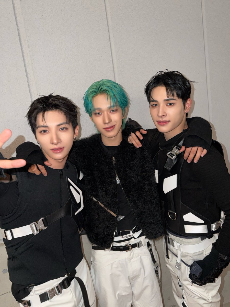 NEXZ_official's tweet photo. [#2025MusicBankGlobalFestival] 

TWS 영재, 지훈, 경민 선배님과 함께 해 심장이 쿵! 했던 특별 무대 ✨

#NEXZ #TWS
#Beat_Boxer #NEXZ_Beat_Boxer
#KBS #MUSICBANK https://t.co/eFhNKh1bB9