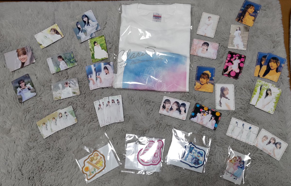 ClariSグッズ Tシャツとワッペン3種、アクキーとトレカコネクト