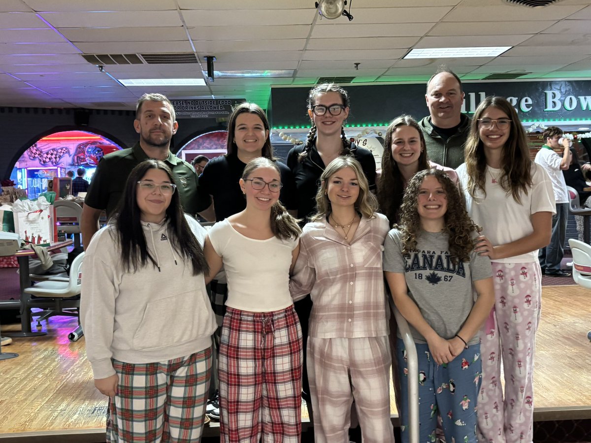 LBFastpitch's tweet photo. It takes a village—&amp; we’re grateful for ours 🎄⚡️
TY to our families for supporting these athletes on &amp; off the field. Our holiday party was a great reminder of how special this group is. We’re pumped and looking forward to getting back on the field in 2026. 💚🥎
#BrigadeFamily https://t.co/Vv8c5tLutr