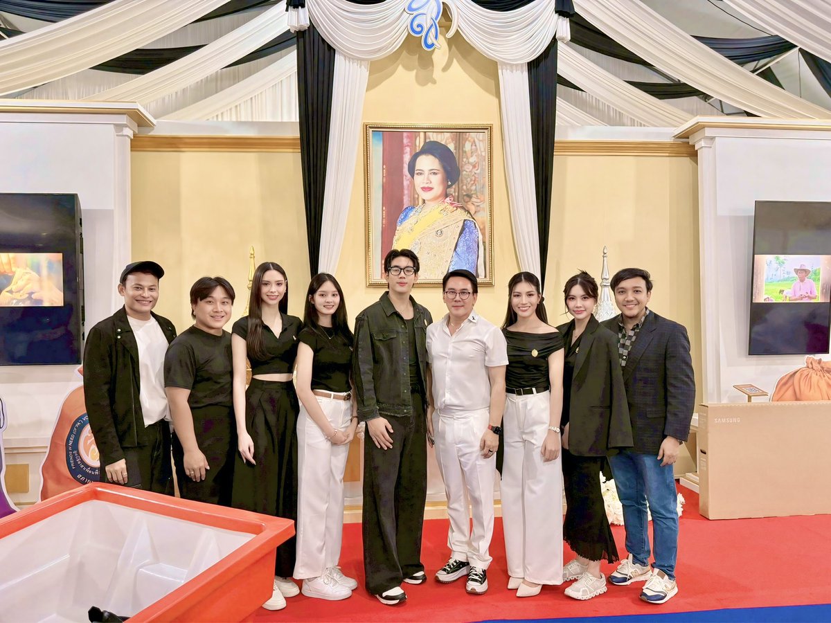 Timetheseries1's tweet photo. 21/12/2568 
ขอขอบคุณพี่ เป็ป ณพสิทธิ์
นายกสมาคมส่งเสริมคอนเทนต์ วาย ไทย 
ที่ให้น้องๆ นักแสดง 
ค่าย GYB Entertainment 
มาช่วยงานกาชาด มูลนิธิอาสาเพื่อนพ��่ง(ภาฯ) ยามยาก สภากาชาดไทย
#งานกาชาดประจำปี2568
#กาชาด #TBLC 
#GYBentertainment https://t.co/HWIBTnfnHZ