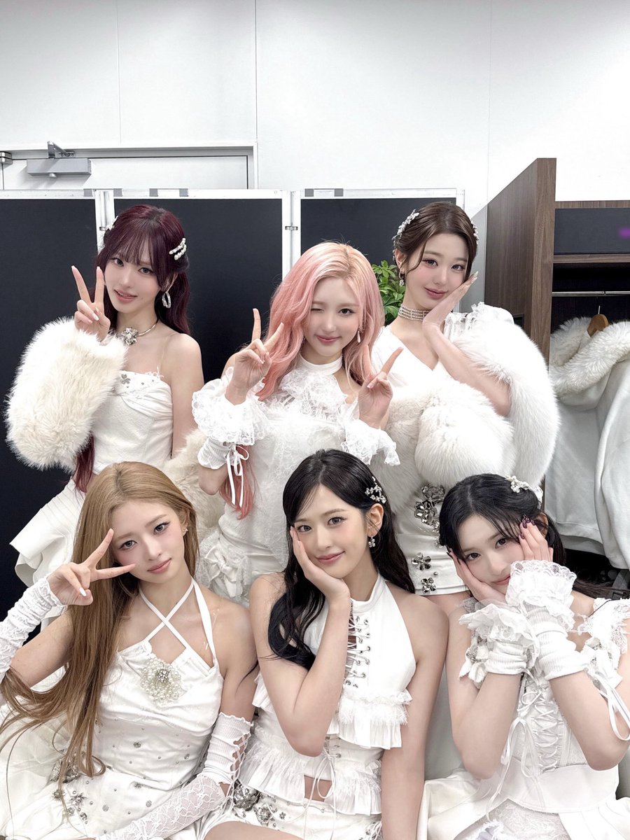 IVE(아이브) 공식 이미지