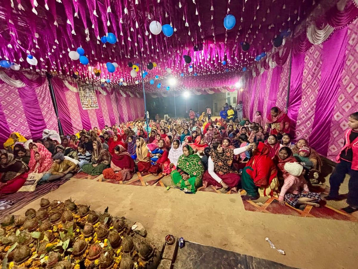 "करावल नगर विधानसभा क्षेत्र में आयोजित भव्य श्रीमद् भागवत कथा ज्ञान यज्ञ में उपस्थित होने का अवसर प्राप्त हुआ ,जहाँ मुझे कथा श्रवण करने का सौभाग्य प्राप्त हुआ। इस अवसर पर मेरे क्षेत्र के सैकड़ों श्रद्धालुओं के साथ-साथ कांग्रेस के कई कार्यकर्ता भी उपस्थित थे, जिनमें हमारे ब्लॉक