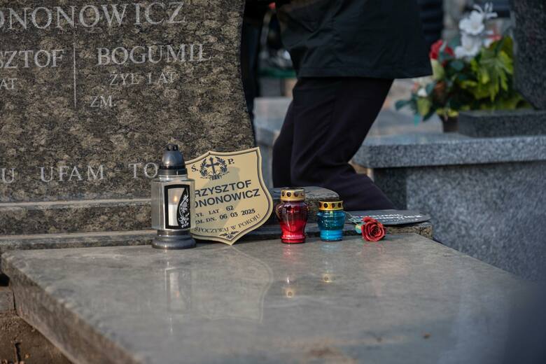 LukaszWojcik_'s tweet photo. Panie Marszałku @krzysztofbosak.
Umorzono dziś śledztwo w sprawie znęcania nad K. Kononowiczem, mieszkańcem Białegostoku. W okręgu wyborczym, z którego z powodzeniem kandydował Pan do sejmu. Uprzejmie proszę rzucić okiem na sprawę, z szacunku do ludzi którzy TU Pana szanują https://t.co/7lIV4zcLtW