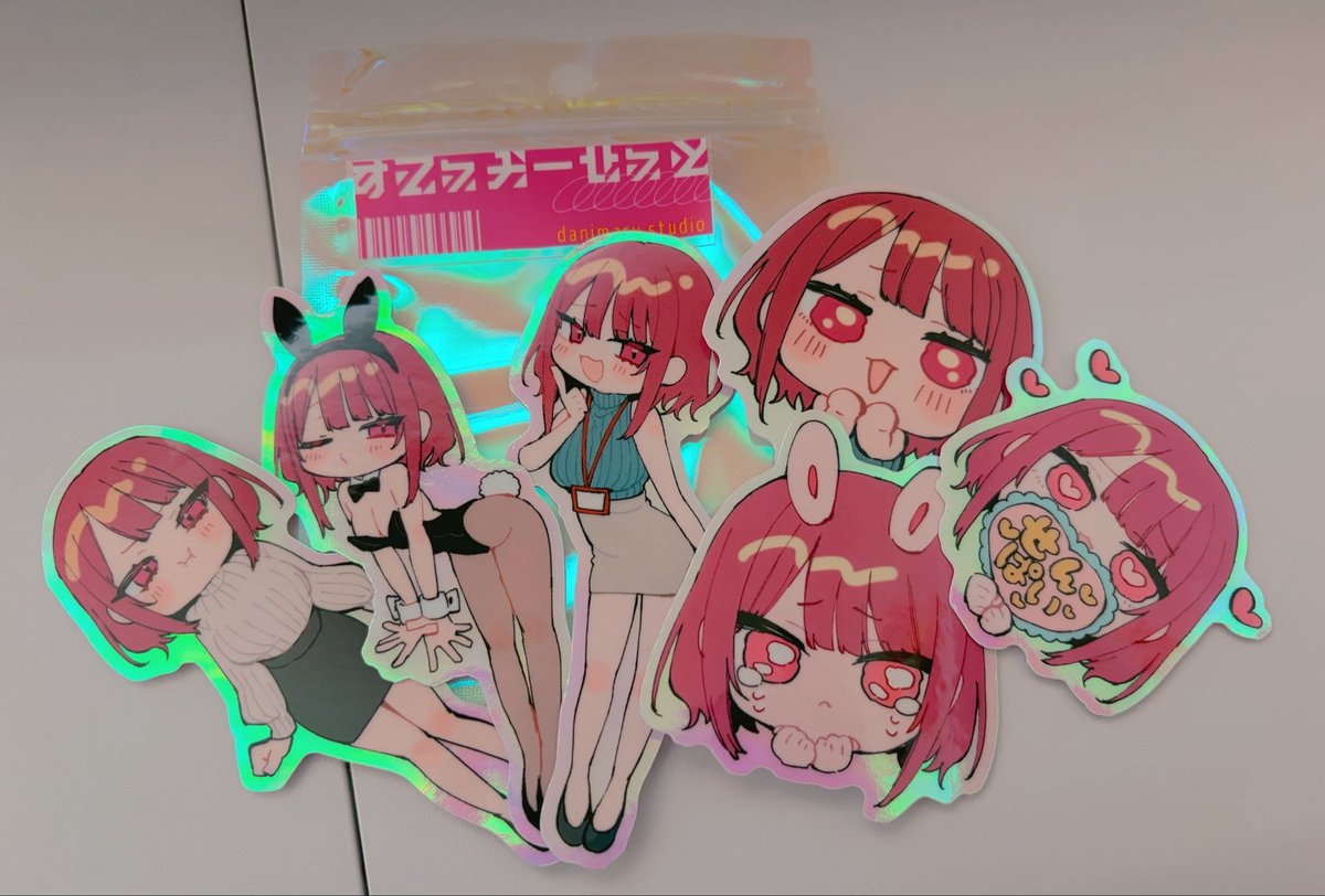 ステッカーセットとメガネスタンド
メガネスタンドめちゃでかいです 