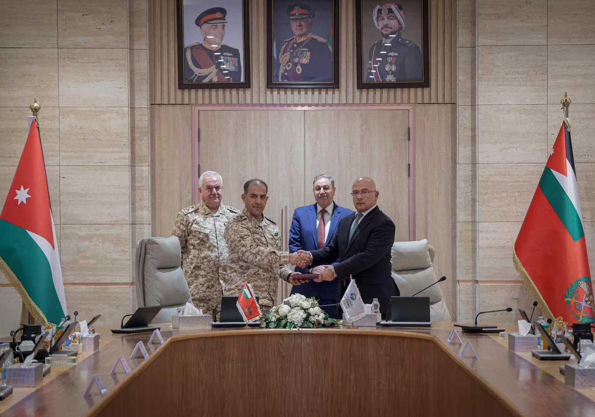 القوات المسلحة الأردنية و"البوتاس العربية" توقّعان اتفاقية جديدة
لتوسيع نطاق إزالة الألغام في منطقة الامتياز الجنوبية
 
وقّعت القوات المسلحة الأردنية – الجيش العربي/مديرية سلاح الهندسة الملكي وشركة البوتاس العربية اتفاقية جديدة لتمديد وتوسيع نطاق التعاون القائم بين الجانبين في