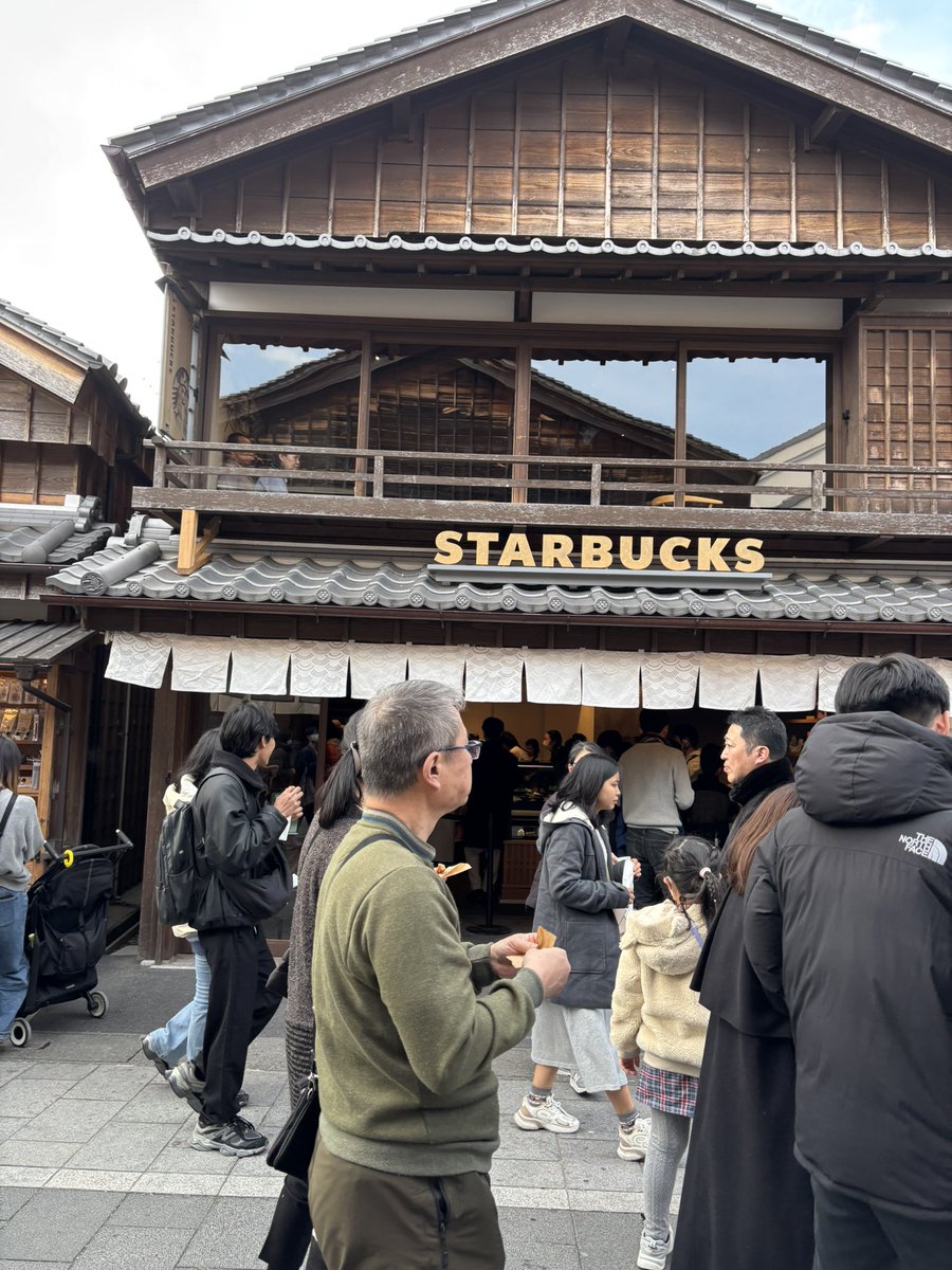 garyudeikou's tweet image. 浜松から津市へ向かい、伊勢神宮へと参拝🚗

ホテルではしらすご飯を食し、伊勢神宮では食べ歩き🍰🍗

今年1年のお礼をお伝えしました…

道が混み過ぎていてグッタリです💦💦

道中はうなぎパイと三ヶ日みかん🍊の甘さに助けられました^_^

#伊勢神宮
#春華堂
#三ヶ日みかん
#うなぎパイ