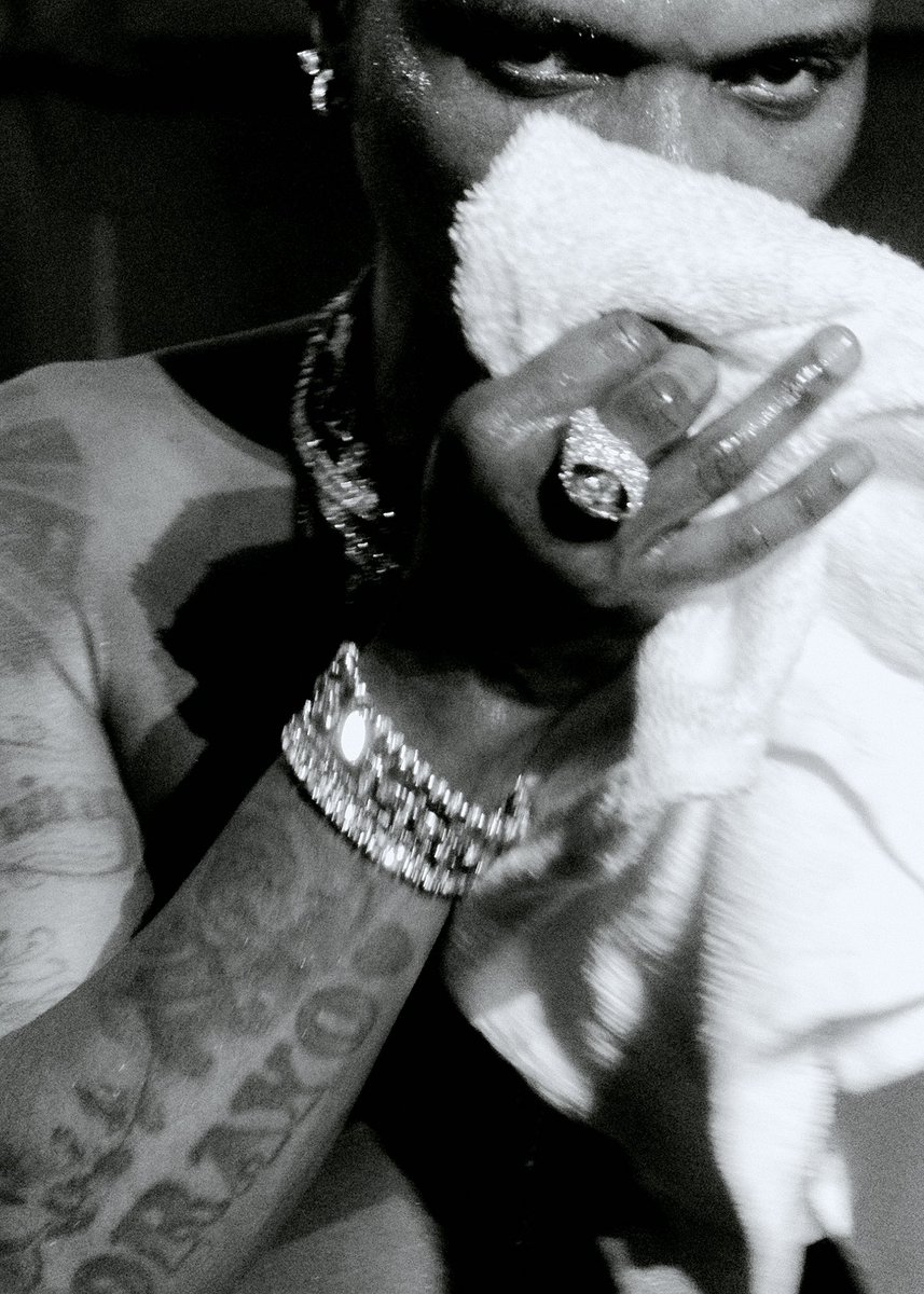 __DeeeCR7's tweet image. Why do people ( older people especially) find it difficult to say greatness can be surpassed? Was Maradona a legend of football? Yes. Was Pele a legend of football? Are they the goats of football? No! Messi and Ronaldo have surpassed them!  Wizkid has surpassed Fela in Greatness.…