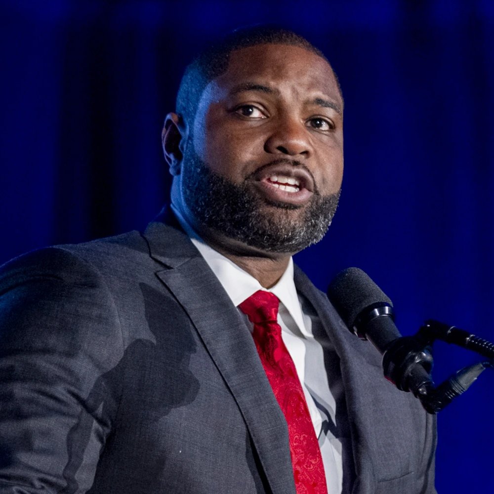 EricLDaugh's tweet image. 🚨 JUST IN: Rep. Byron Donalds and Sen. Mike Lee demand the Senate IMMEDIATELY pass the SAVE Act to mandate proof of citizenship to vote in federal elections...

...already passed by the House MONTHS ago.

"The SAVE Act ensures ONLY US CITIZENS can vote in US elections." 🇺🇸