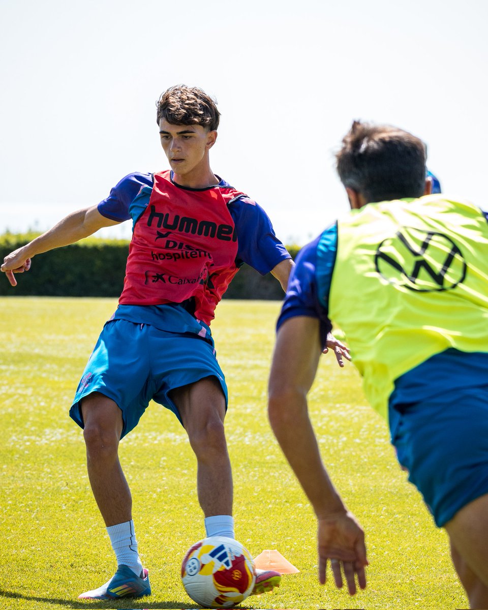 🌐 #DaniFernández se encuentra en la prelista de la <a href="/SEFutbol/">Selección Española Masculina de Fútbol</a> Sub-18 🇪🇸 para el partido amistoso ante <a href="/Azzurri/">Nazionale Italiana ⭐️⭐️⭐️⭐️</a> 🇮🇹 entre los próximos días 12 y 14 de enero ⚪🔵.

#CanteraCDT <a href="/CDTOficial/">CD Tenerife 🏴󠁧󠁢󠁳󠁣󠁴󠁿</a> #LaBregaNosUne #DISAFÍO #AlGolpito