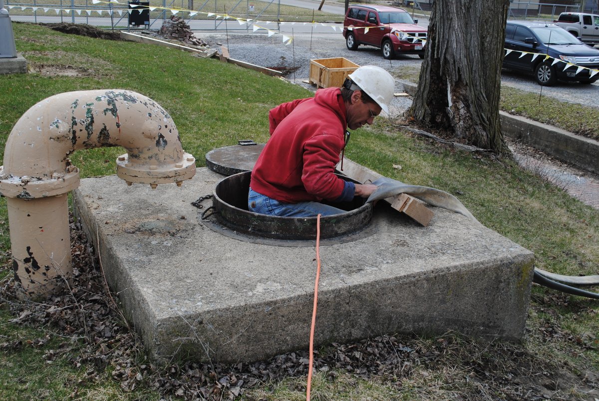 strongwellmc's tweet image. This week's featured #madeinusa #fiberglass product is our #bafflepanel . A #wwtp needed to expand primary sedimentation operations. Each modular panel  was fabricated and transported through 36 inch manholes.  strongwell.com/case-study-str…  #composites #pultrusion