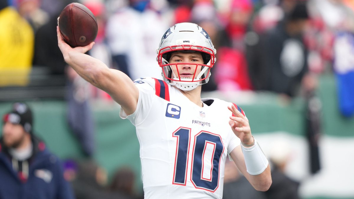 Drake Maye's week 17 stats:

• 19 for 21
• 256 passing yards
• 22 rushing yards
• 5 TDs - 0 INTs
• 157.0 passer rating

He's the 1st player in #NFL history to complete 90% of his passes, while also having 250+ pass yards and 5 TDs in a game. 

#Patriots
