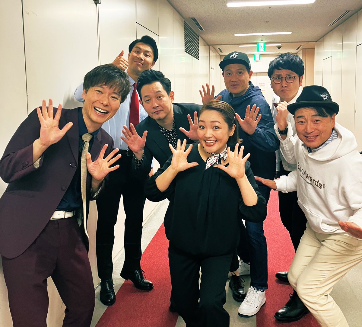 ohtaproNakahara's tweet photo. ／
2026年1/2(金)18:25〜放送！
『 #爆笑レッドカーペット』
怒涛の最新ショートネタ 
新春満点大連発SP！
＼

12年ぶりにお正月に爆笑レッドカーペットが復活🈵✨

太田プロからは！
柳原可奈子・インスタントジョンソン
マシンガンズ・サイクロンZ
ぐりんぴーす・青色1号
が出演します🕺🏻 https://t.co/UNRF9Z62Vd
