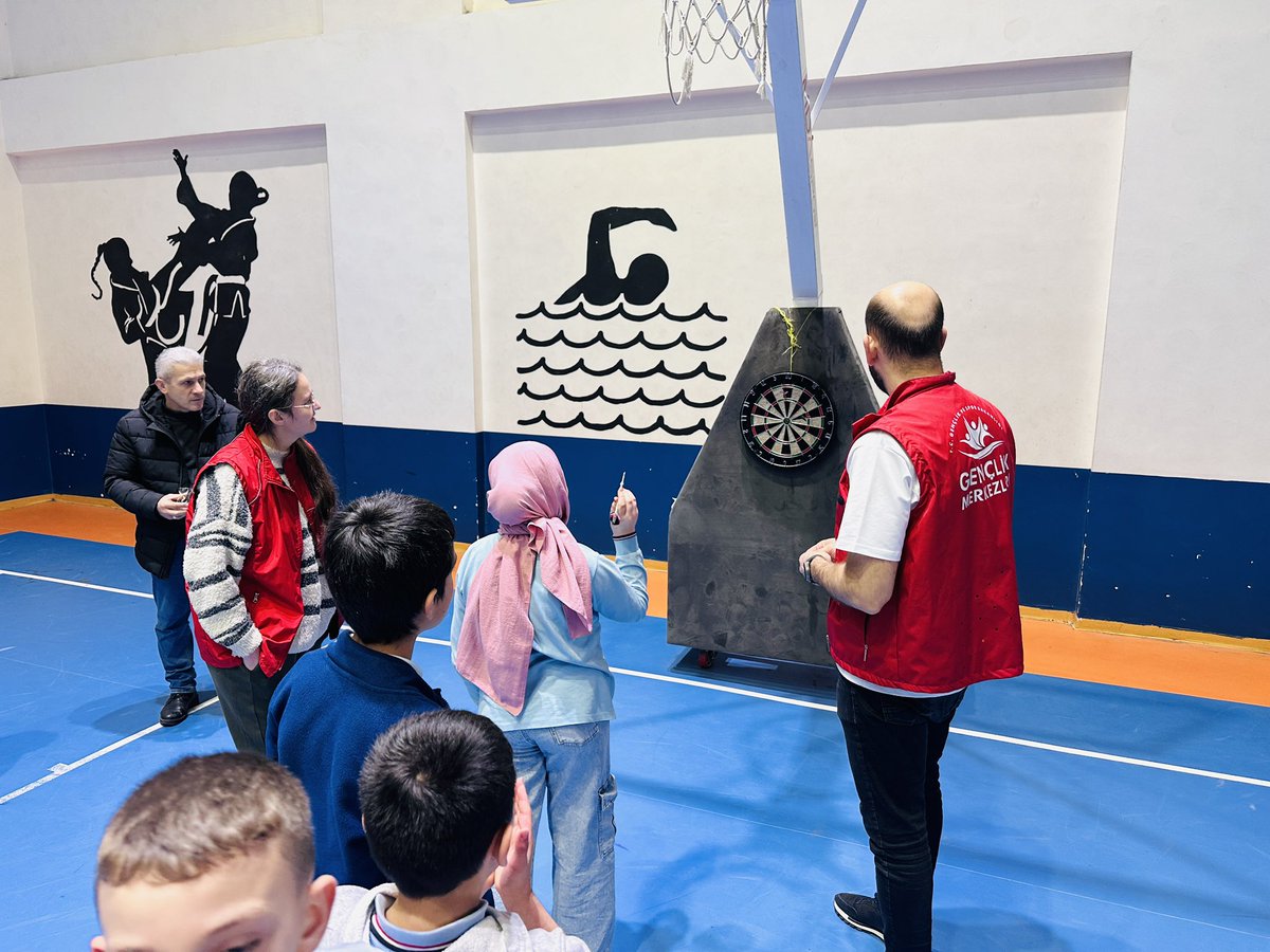 Gençlik Merkezimiz olarak #OkullarMerkezimde projesi kapsamında çocuklarımızla bir araya geldik.
Oyunların neşesi, öğrenmenin keyfi ve çocuklarımızın gülümsemeleriyle dolu, kalpten bir günü birlikte yaşadık 💙

Her an her yerde, merkeziniz yanınızda. 🌈✨